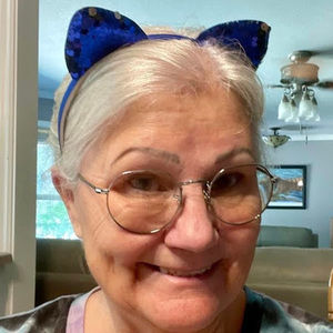 Meet your Posher, Lorrie